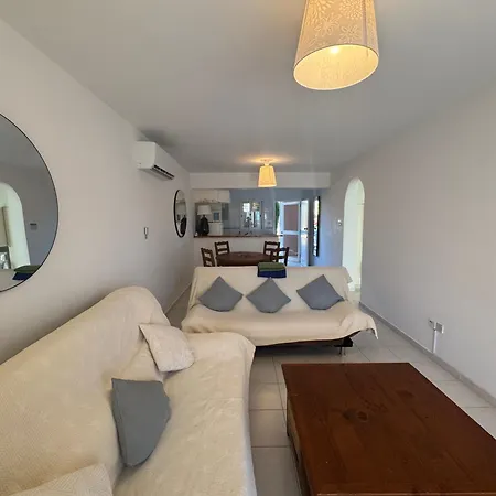 Beautiful 1-bd Ap Near The Historic Places * Paphos