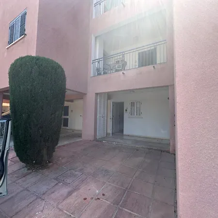 Beautiful 1-bd Ap Near The Historic Places Apartmán Paphos